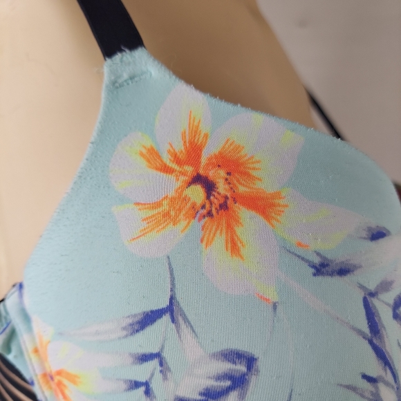 Victoria’s Secret push up bra 36D with flaws - Picture 10 of 10